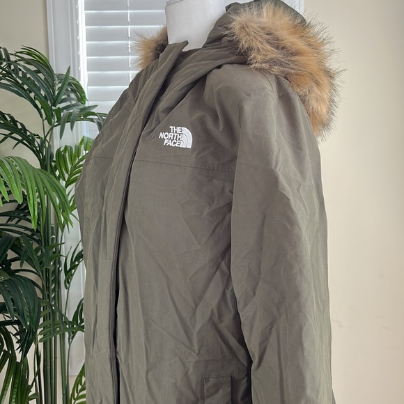 North Face Arctic Hooded Parka - Picture 3 of 9